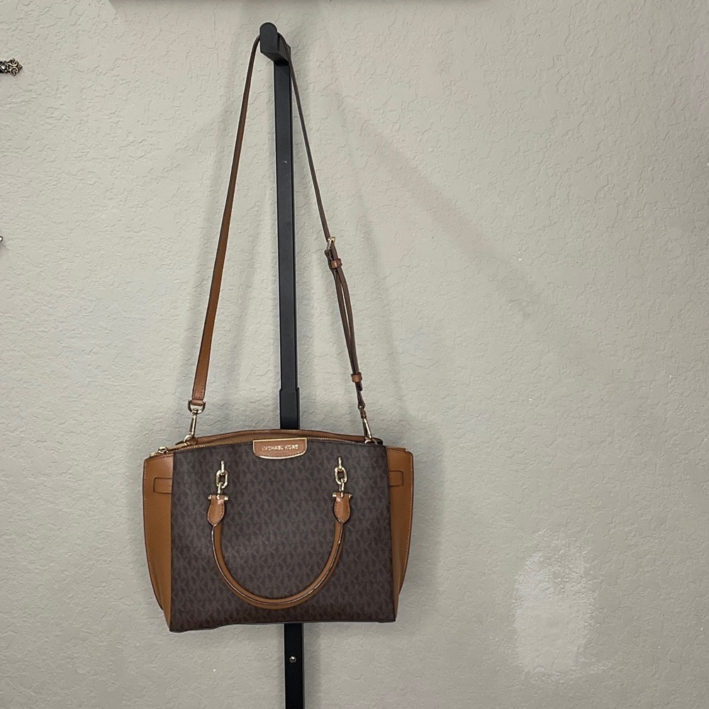 Michael Kors NEW Brown and Tan Shoulder Bag with small white mark - Picture 1 of 5